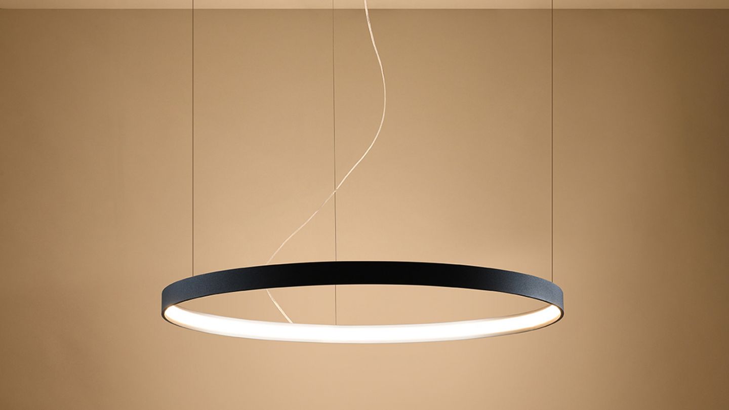 Suspension ronde noire à Led 78 cm - 3000K - Rio Suspension ronde noire à Led 78 cm - 3000K - Rio