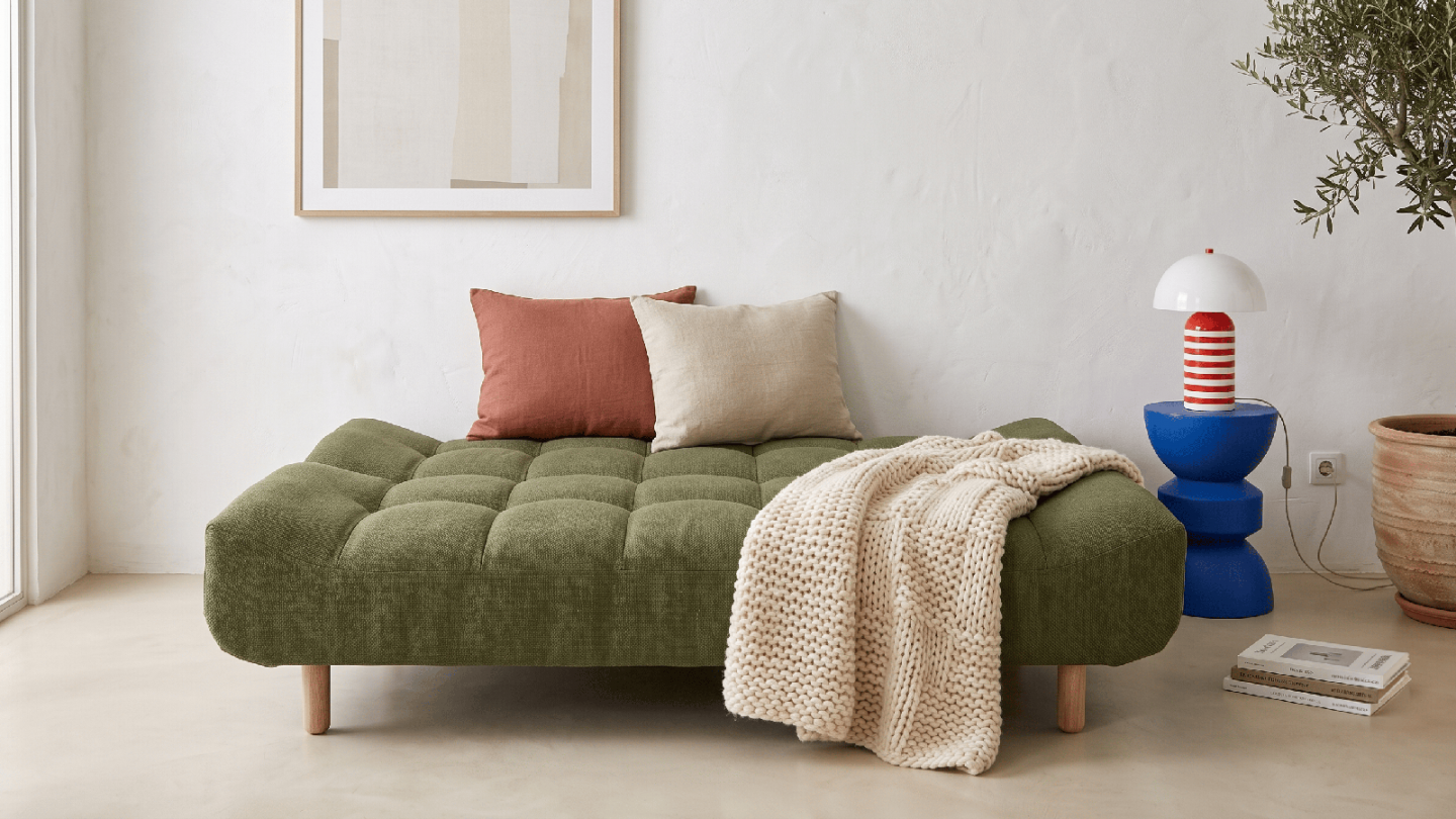 Canapé capitonné convertible 3 places en tissu chenille vert olive - Bumpy Canapé capitonné convertible 3 places en tissu chenille vert olive - Bumpy