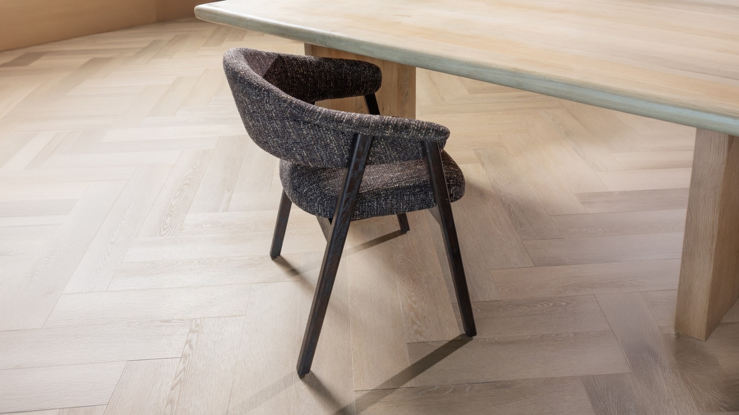 Lot de 2 chaises de salle à manger en bois et tissu bouclé brun foncé - Tunar Lot de 2 chaises de salle à manger en bois et tissu bouclé brun foncé - Tunar