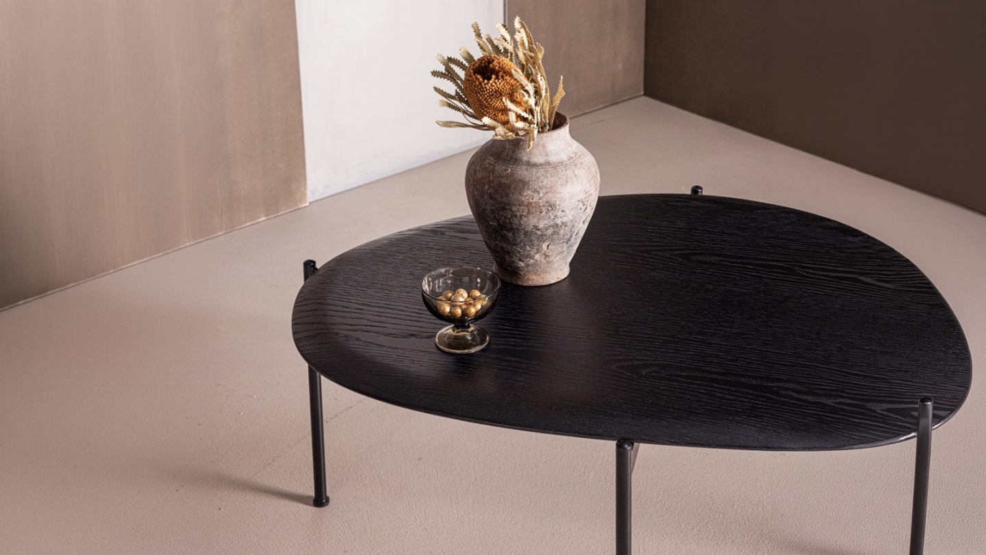 Table basse organique effet bois noir 92 cm - Kota Table basse organique effet bois noir 92 cm - Kota