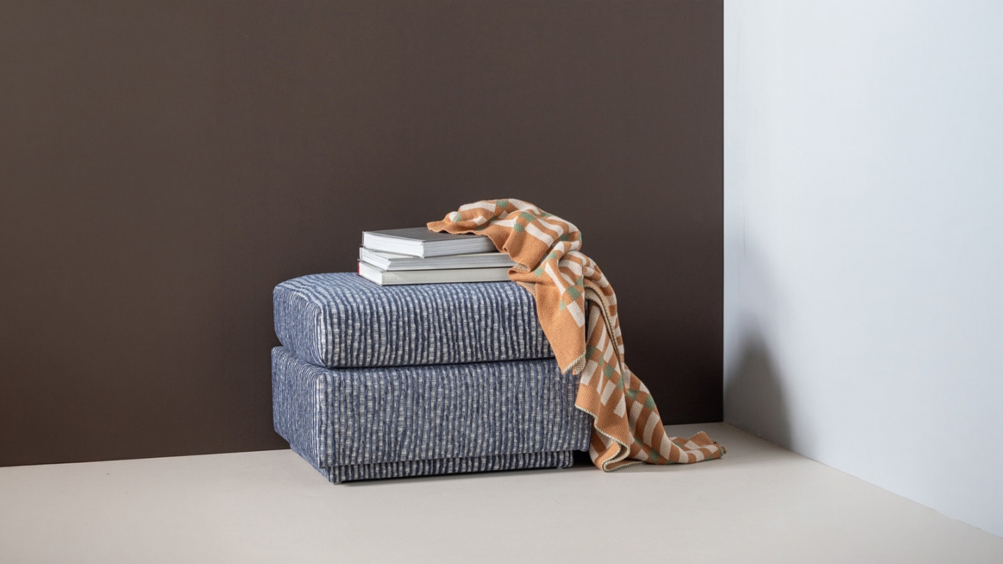 Pouf en tissu à motifs rayés gris/bleu - Lou Pouf en tissu à motifs rayés gris/bleu - Lou