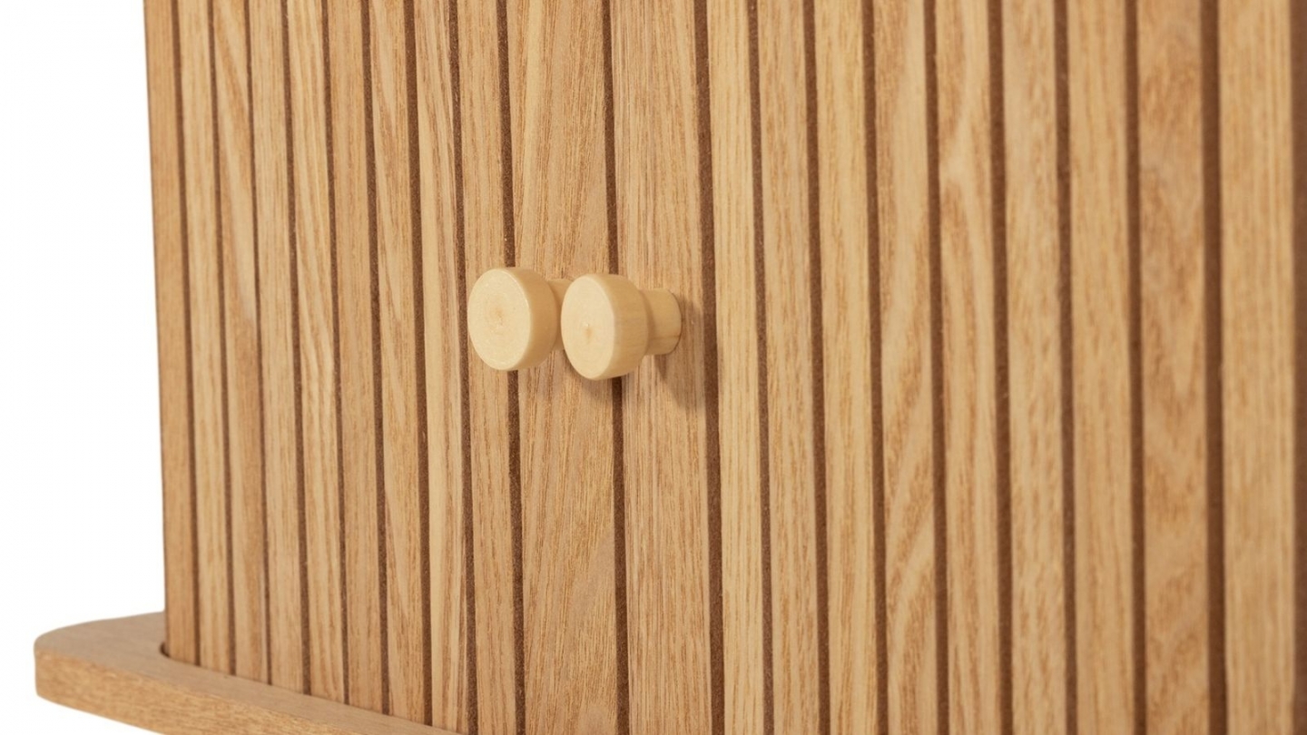 Table de chevet à portes coulissantes en bois clair cannelé 45 cm - Karri Table de chevet à portes coulissantes en bois clair cannelé 45 cm - Karri