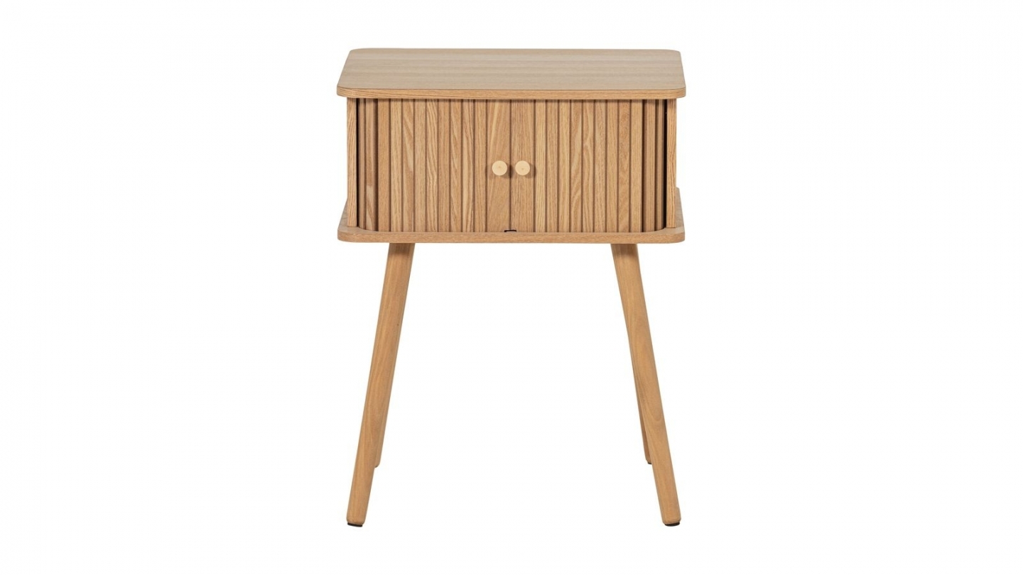 Table de chevet à portes coulissantes en bois clair cannelé 45 cm - Karri Table de chevet à portes coulissantes en bois clair cannelé 45 cm - Karri