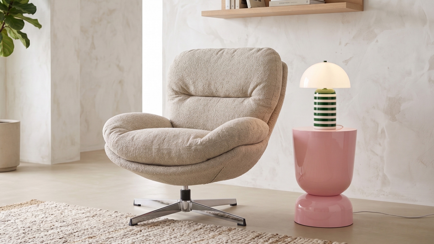 Fauteuil pivotant en tissu bouclé taupe et piètement chromé - Oli Fauteuil pivotant en tissu bouclé taupe et piètement chromé - Oli