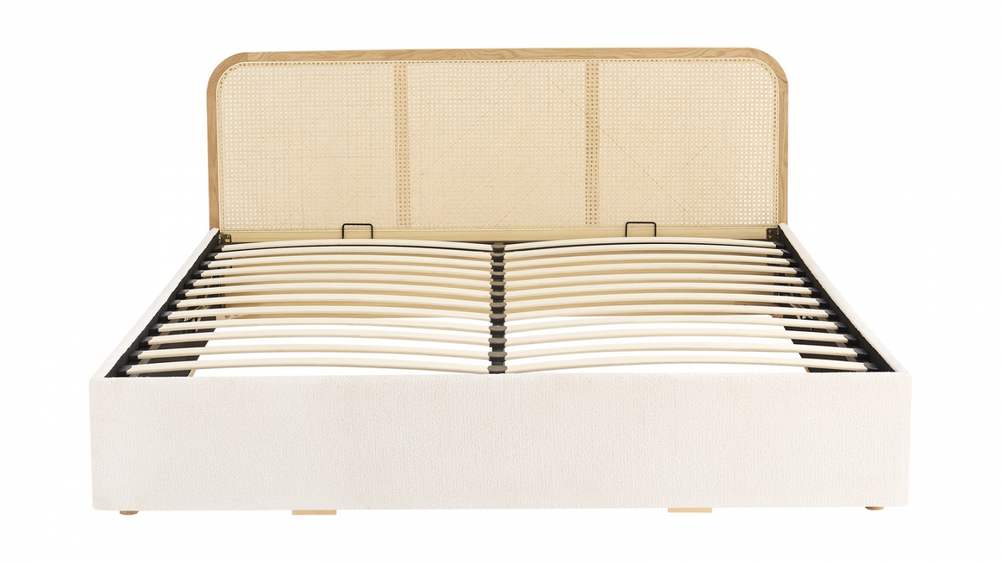 Lit coffre adulte 140x190 cm en tissu bouclé beige avec tête de lit en bois et cannage - Elsa Lit coffre adulte 140x190 cm en tissu bouclé beige avec tête de lit en bois et cannage - Elsa