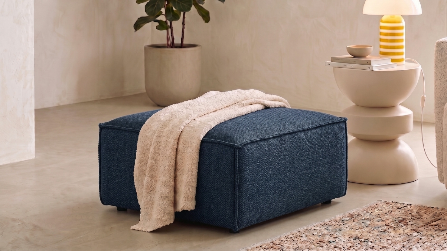 Pouf en tissu chenille bleu foncé - Asti Pouf en tissu chenille bleu foncé - Asti