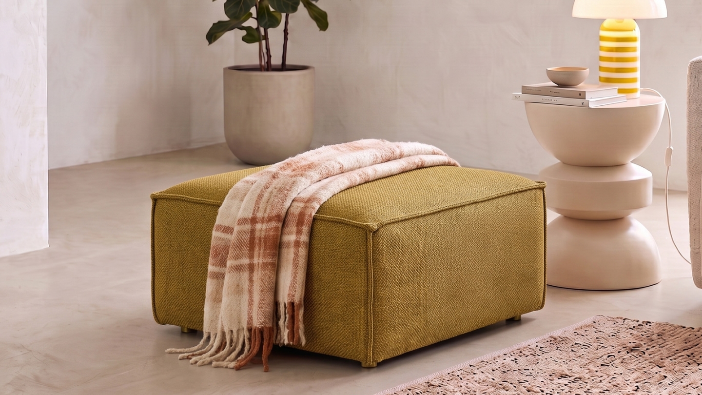 Pouf en tissu chenille bronze - Livia Pouf en tissu chenille bronze - Livia