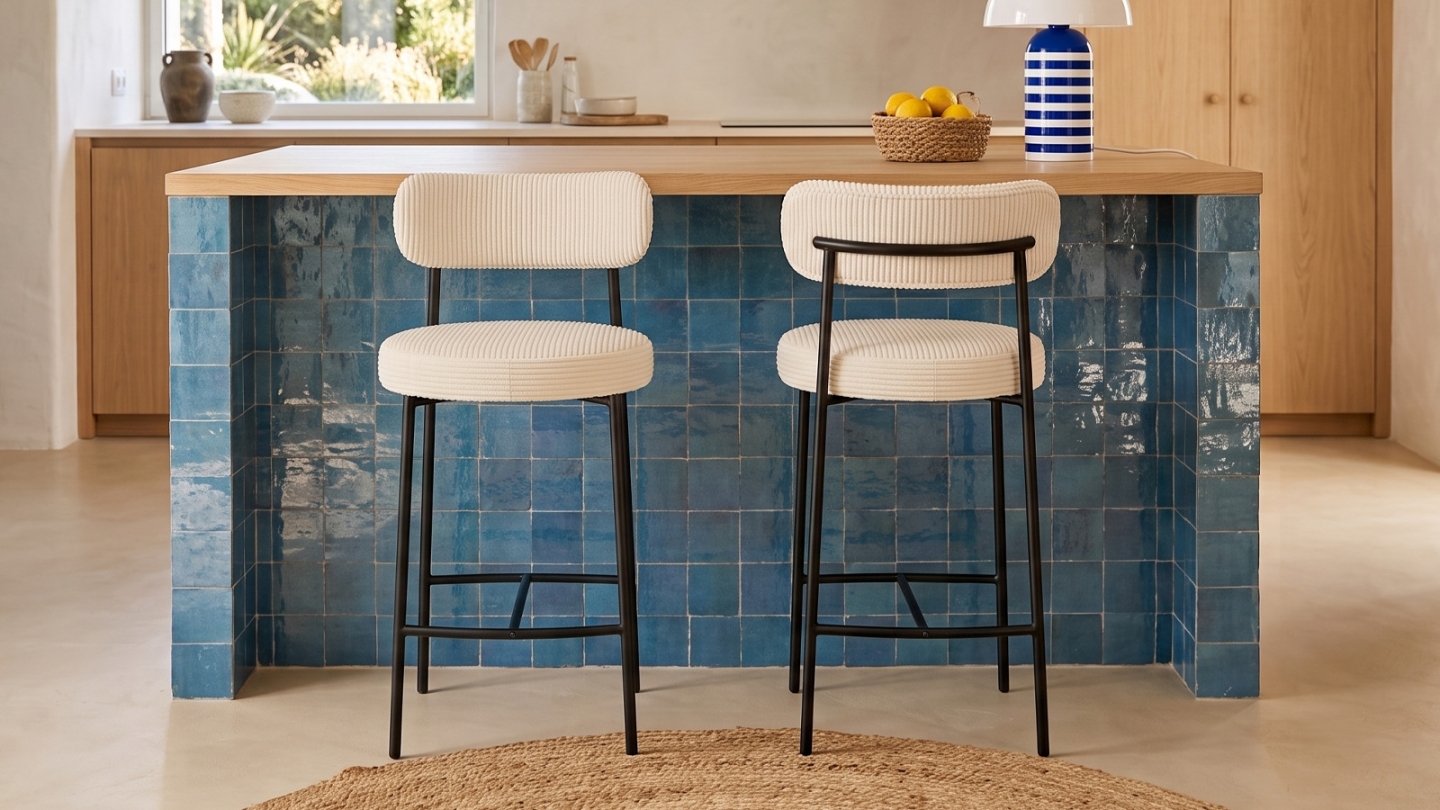 Lot de 2 tabourets de bar en velours côtelé beige - Evora Lot de 2 tabourets de bar en velours côtelé beige - Evora