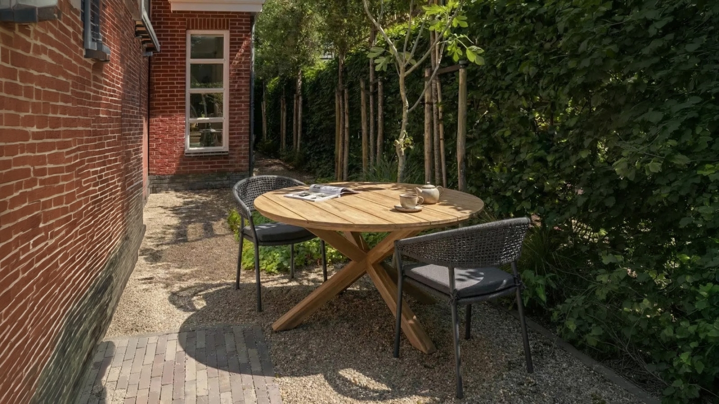 Table de jardin ronde en bois d'acacia Ø135 cm - Kiro Table de jardin ronde en bois d'acacia Ø135 cm - Kiro