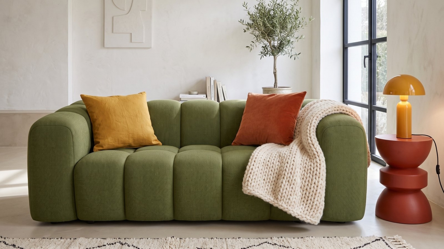 Canapé capitonné 3 places en tissu chenille vert olive - Belleville Canapé capitonné 3 places en tissu chenille vert olive - Belleville