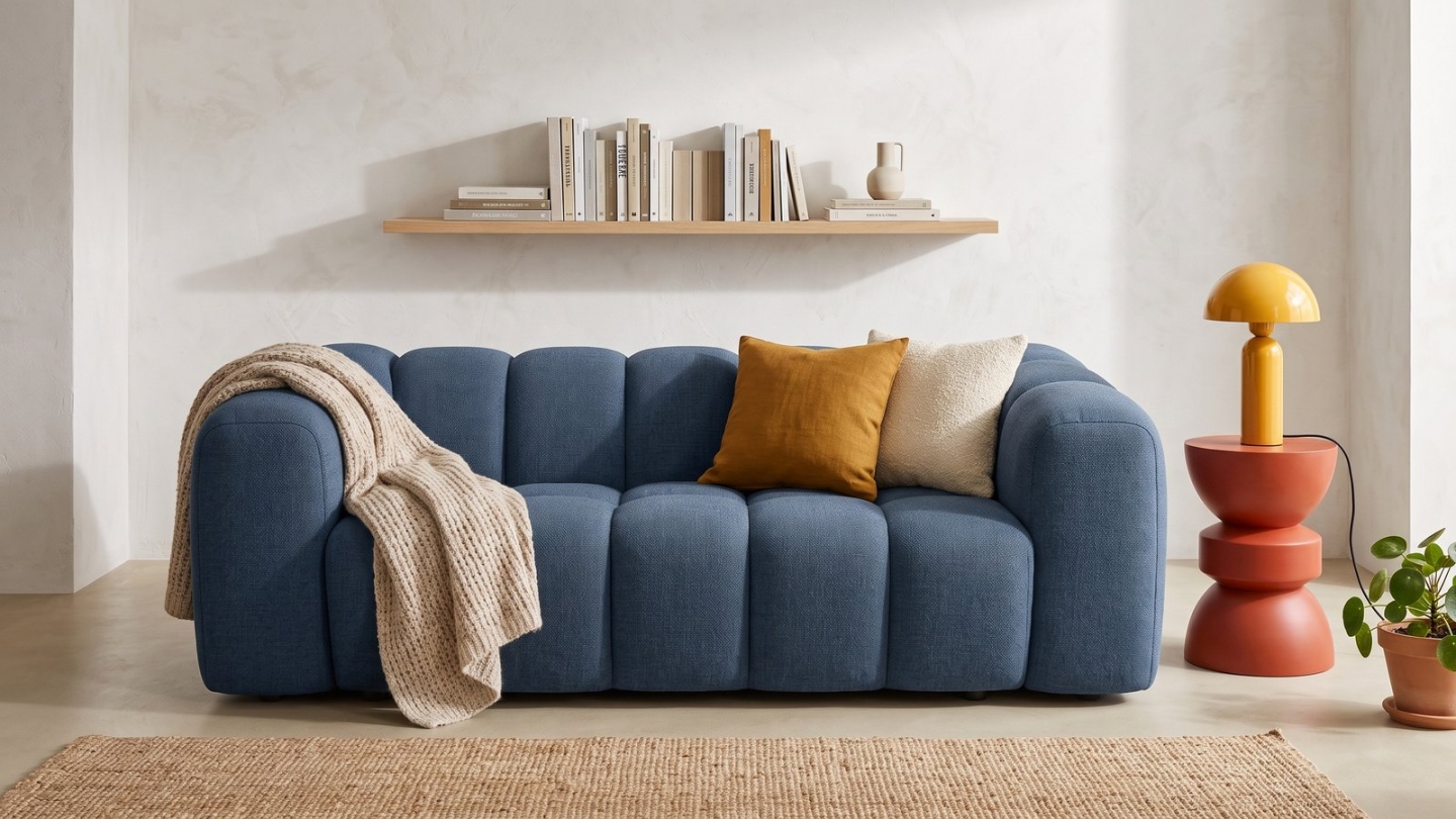 Canapé capitonné convertible 3 places en tissu chenille bleu foncé - ouverture express - Belleville Canapé capitonné convertible 3 places en tissu chenille bleu foncé - ouverture express - Belleville