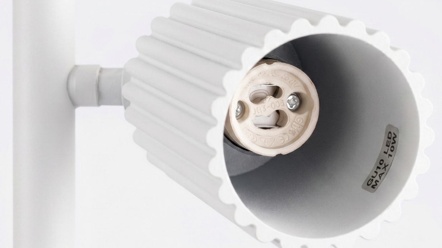 Lampadaire en aluminium blanc 155 cm 3 lumières - Karbon Lampadaire en aluminium blanc 155 cm 3 lumières - Karbon