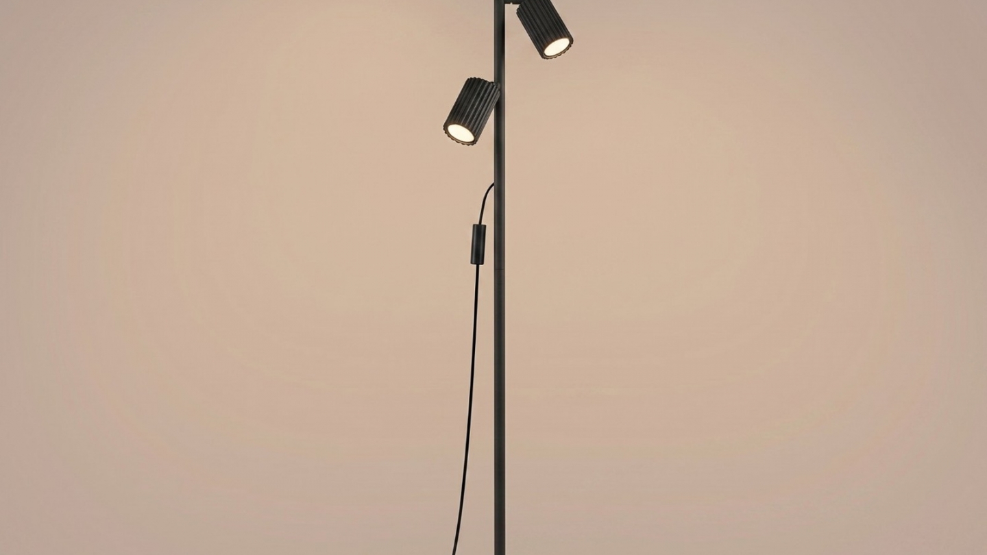 Lampadaire en aluminium noir 155 cm 3 lumières - Karbon Lampadaire en aluminium noir 155 cm 3 lumières - Karbon