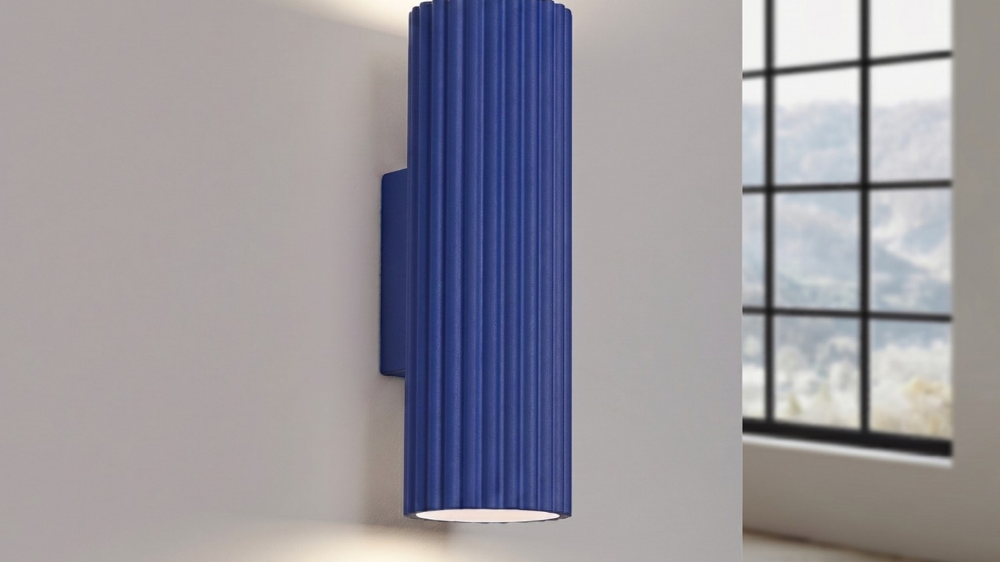 Applique en aluminium cannelé 20 cm bleu - Karbon Applique en aluminium cannelé 20 cm bleu - Karbon