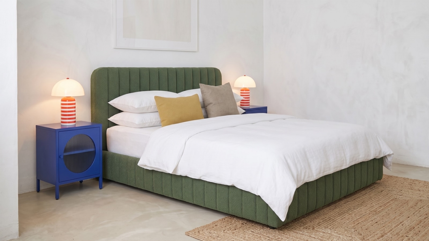 Lit coffre adulte 140x190 cm avec tête de lit capitonnée en tissu bouclé vert - Ava Lit coffre adulte 140x190 cm avec tête de lit capitonnée en tissu bouclé vert - Ava