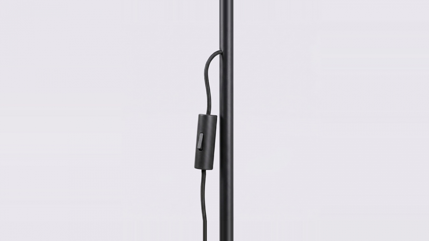 Lampadaire en métal noir 165 cm - Nox Lampadaire en métal noir 165 cm - Nox