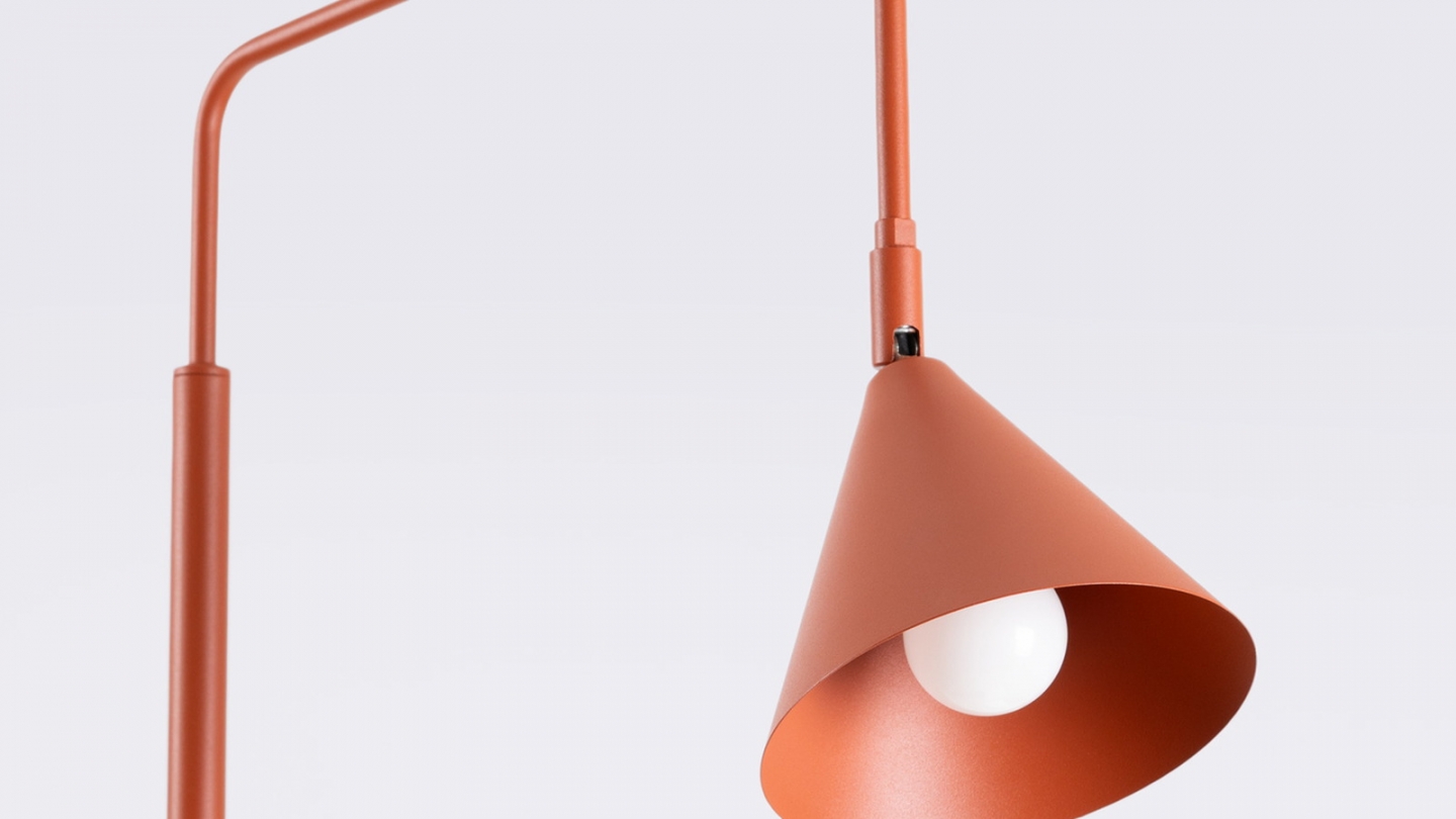 Lampadaire en métal terracotta 165 cm - Nox Lampadaire en métal terracotta 165 cm - Nox