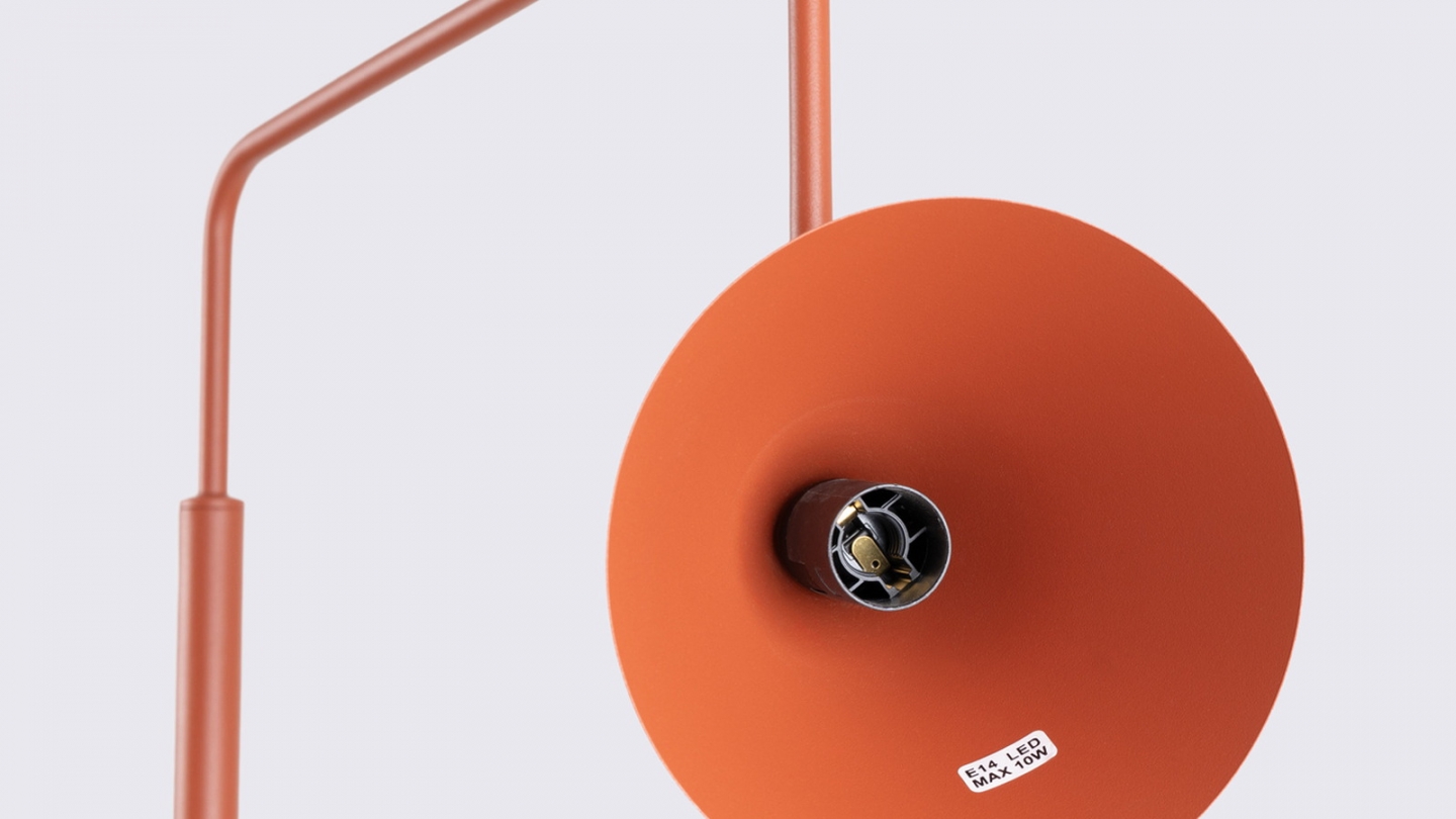 Lampadaire en métal terracotta 165 cm - Nox Lampadaire en métal terracotta 165 cm - Nox