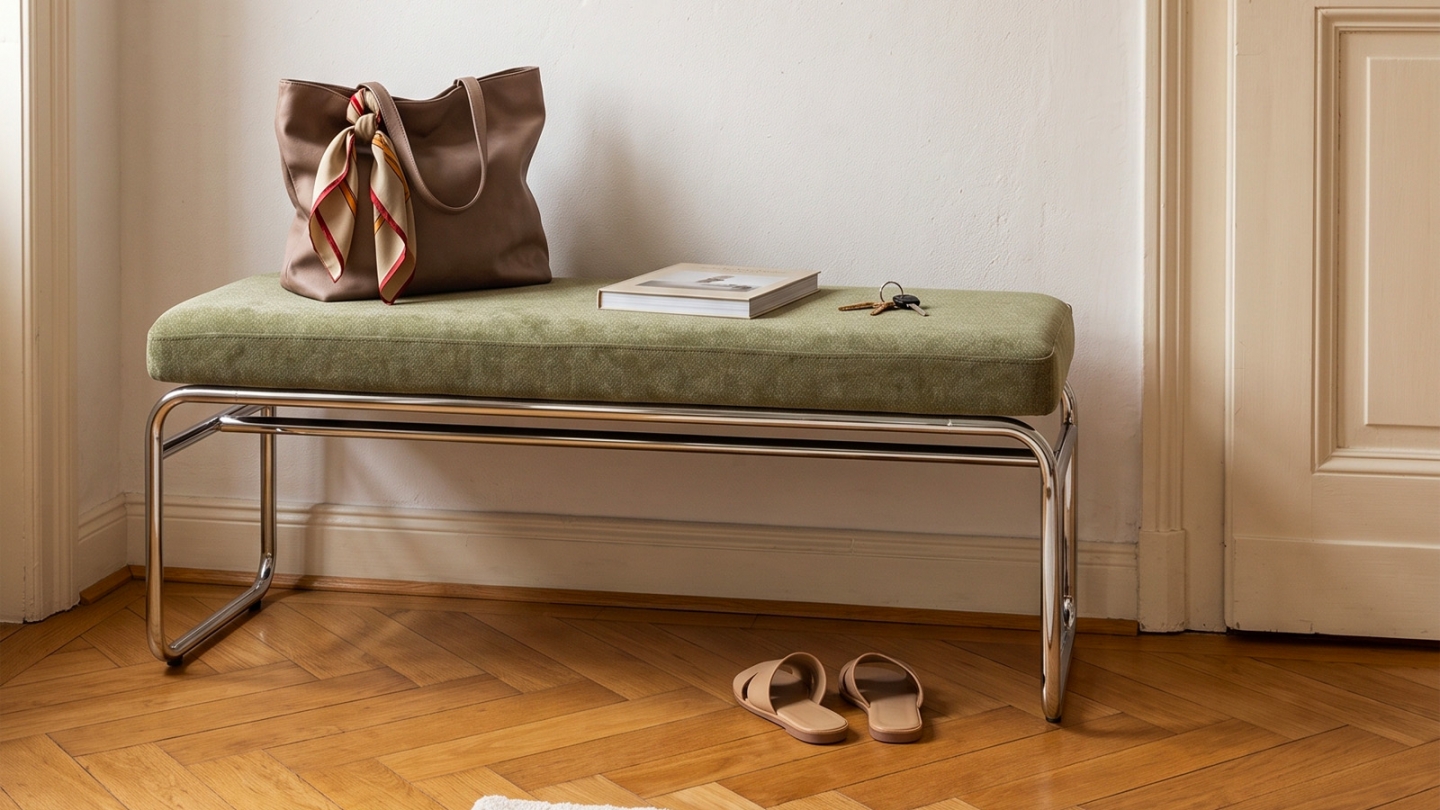 Banc en tissu chenille vert olive et métal chromé 130 cm - Garett Banc en tissu chenille vert olive et métal chromé 130 cm - Garett
