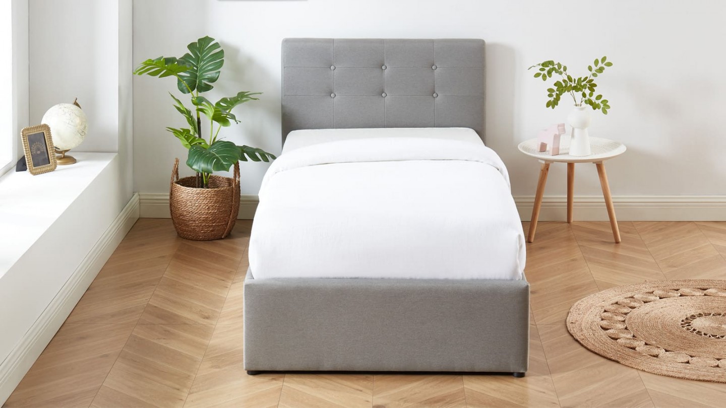 Ensemble matelas mémoire + lit enfant coffre et sommier 90x190cm en tissu gris clair Memo HR avec tête de lit- Collection Tina